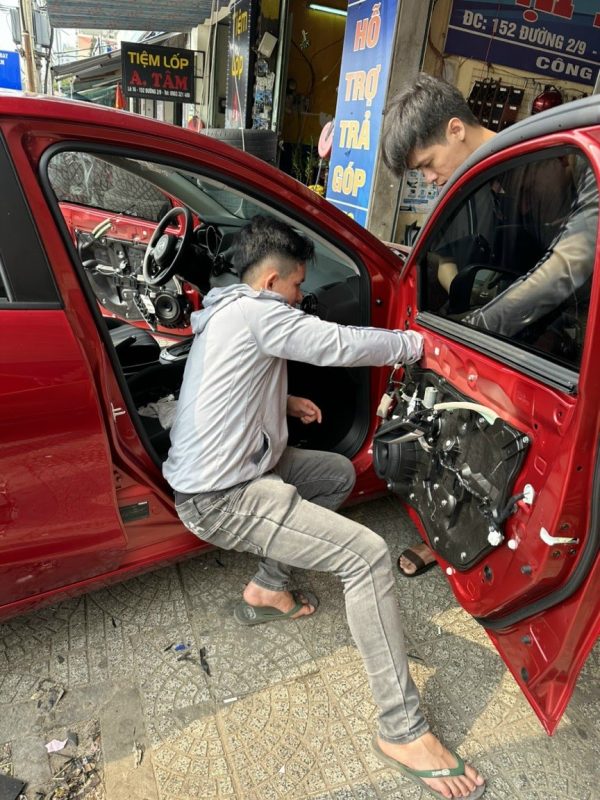 Trung tâm dạy nghề nội thất ô tô